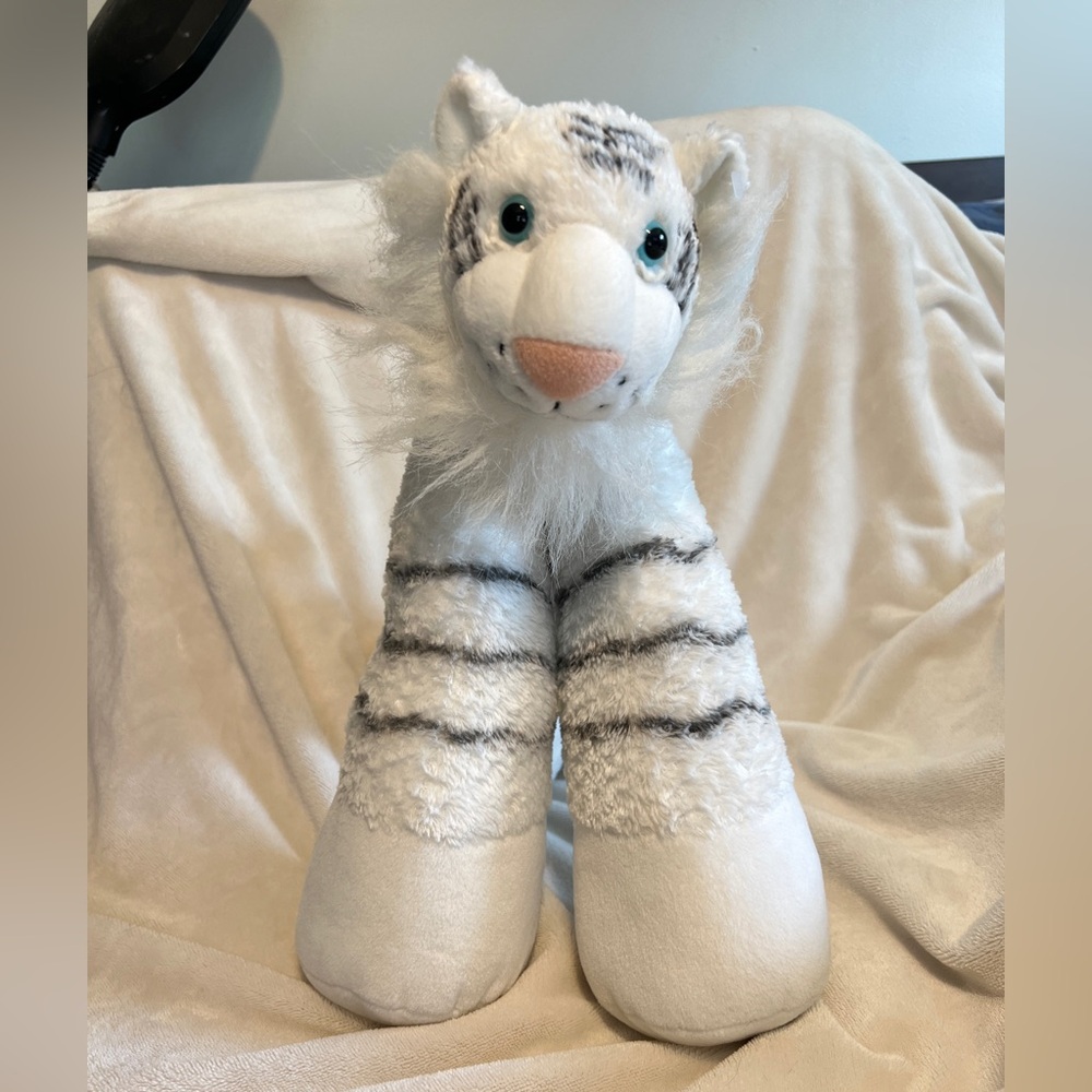 Siegfried and Roy Exclusively for the Mirage White and Gray Plush Tiger Toy